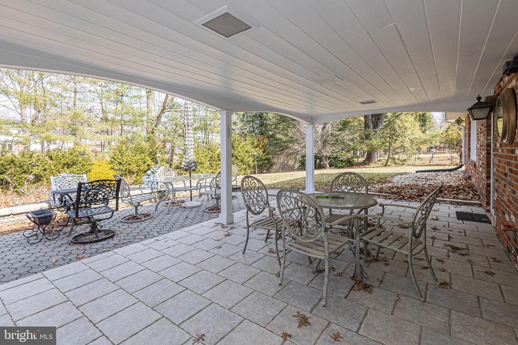 16 Brookside Dr