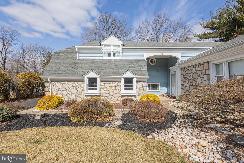 16 Brookside Dr