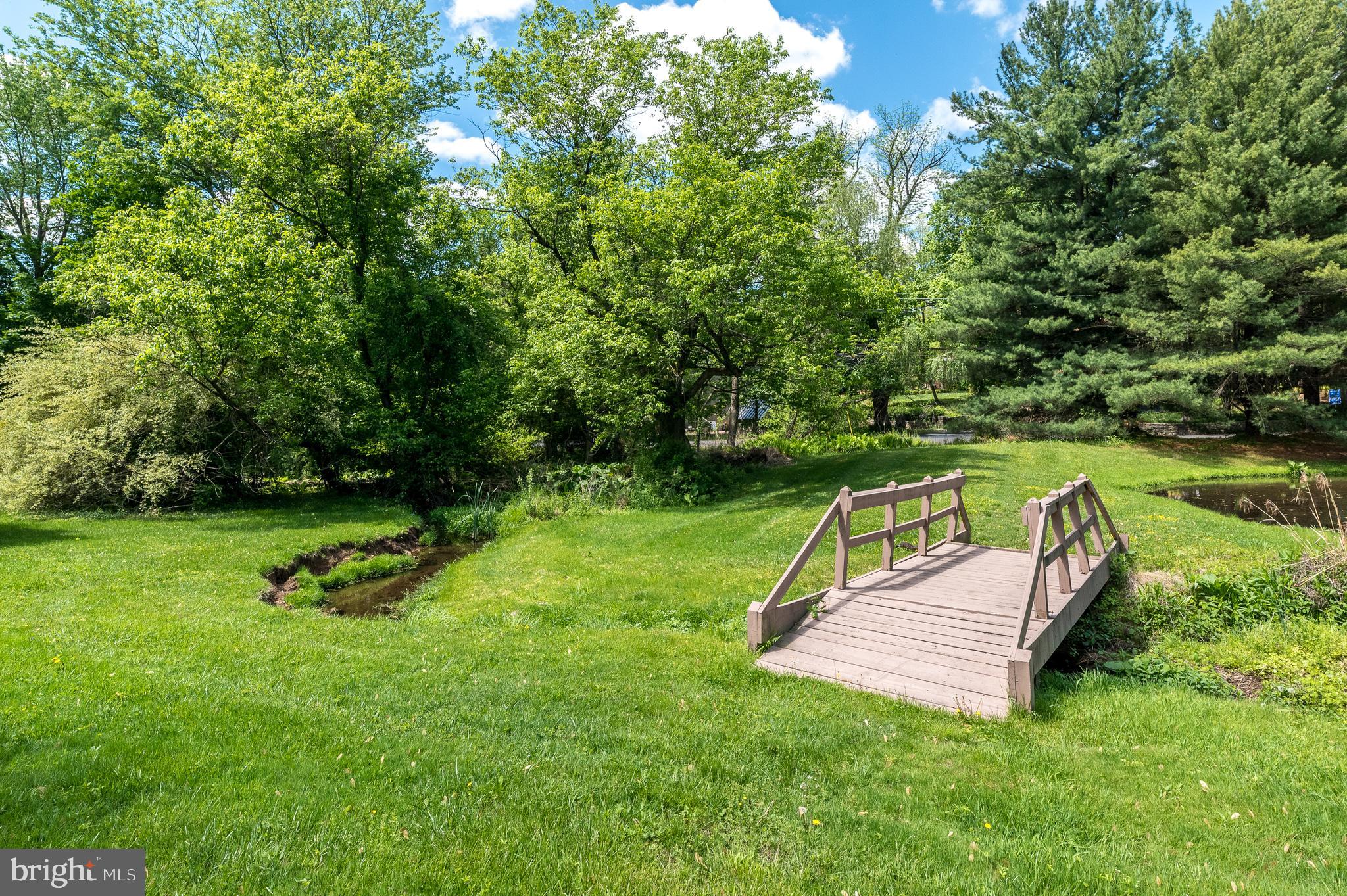 10 Paddock Dr