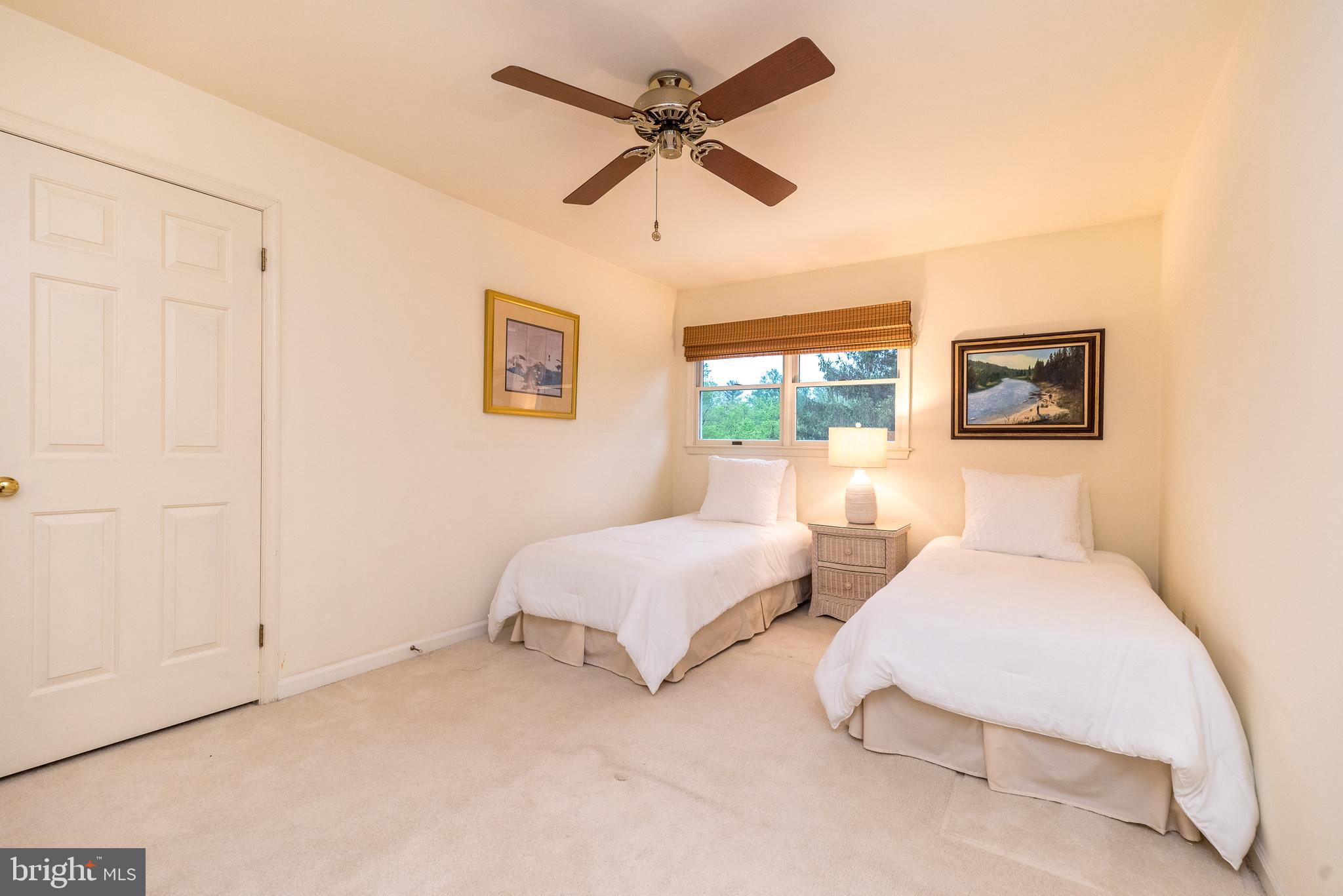 10 Paddock Dr