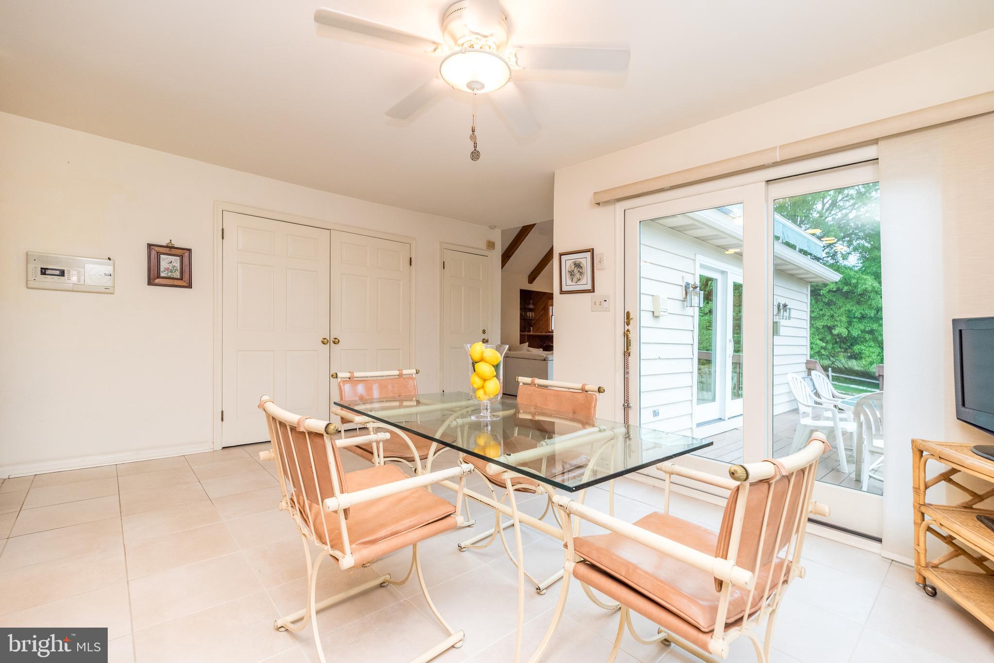 10 Paddock Dr