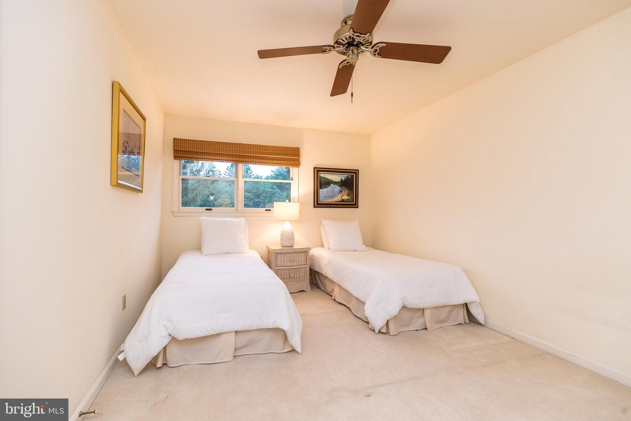 10 Paddock Dr
