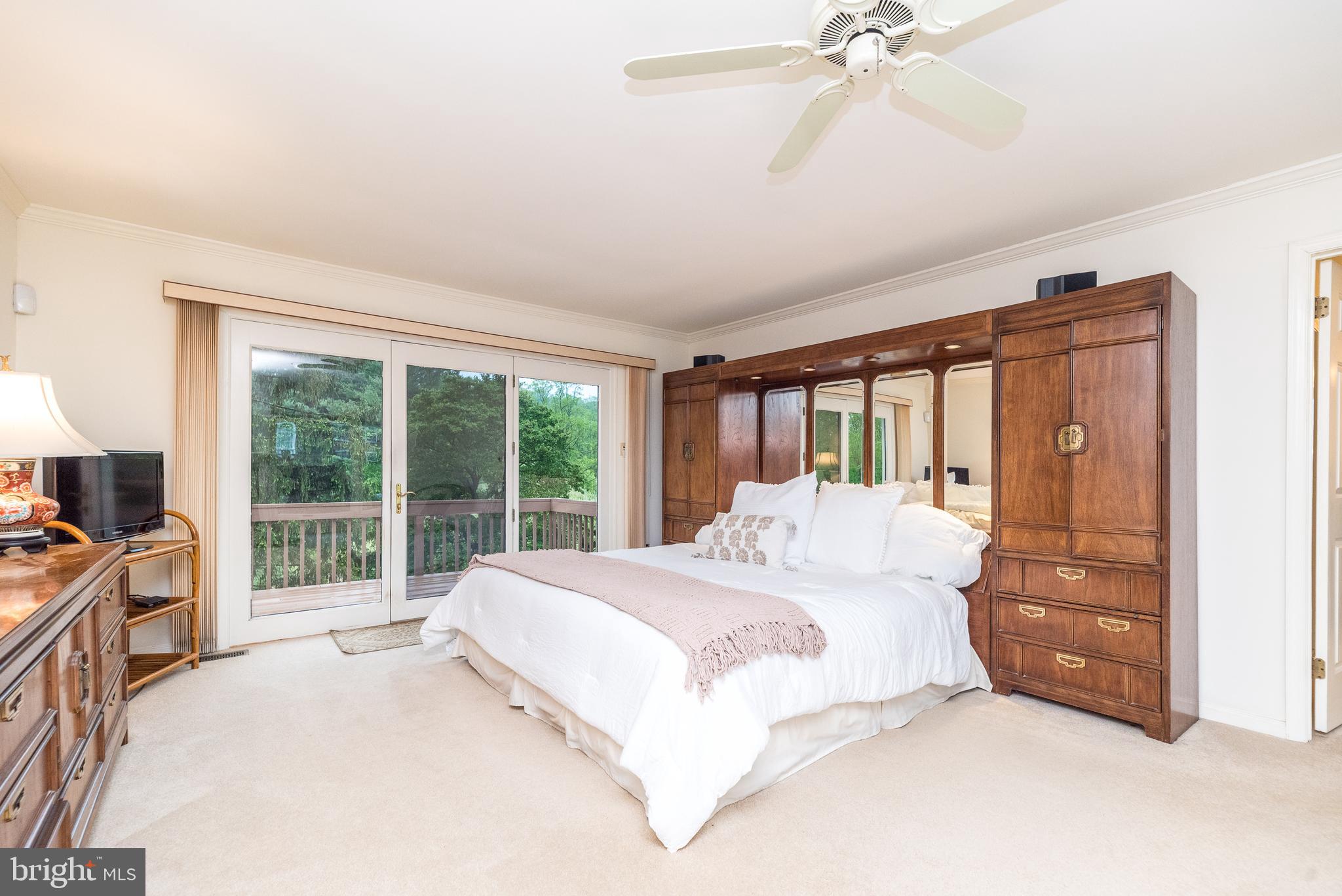 10 Paddock Dr