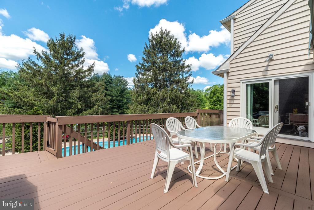 10 Paddock Dr