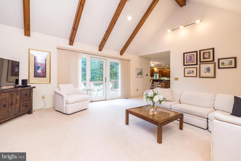 10 Paddock Dr