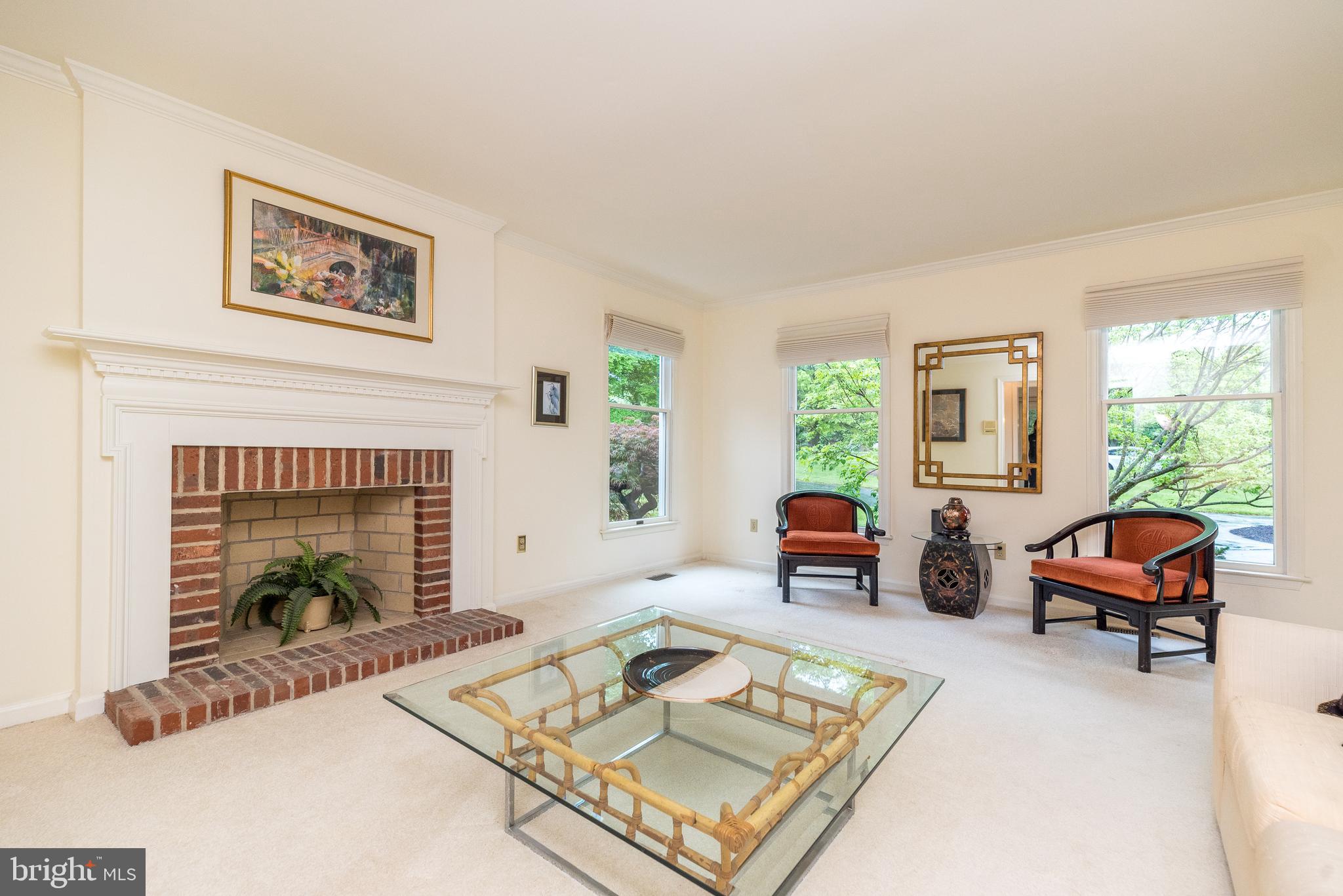 10 Paddock Dr