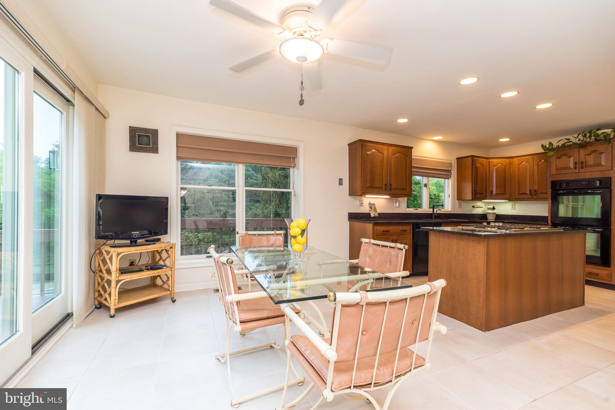 10 Paddock Dr