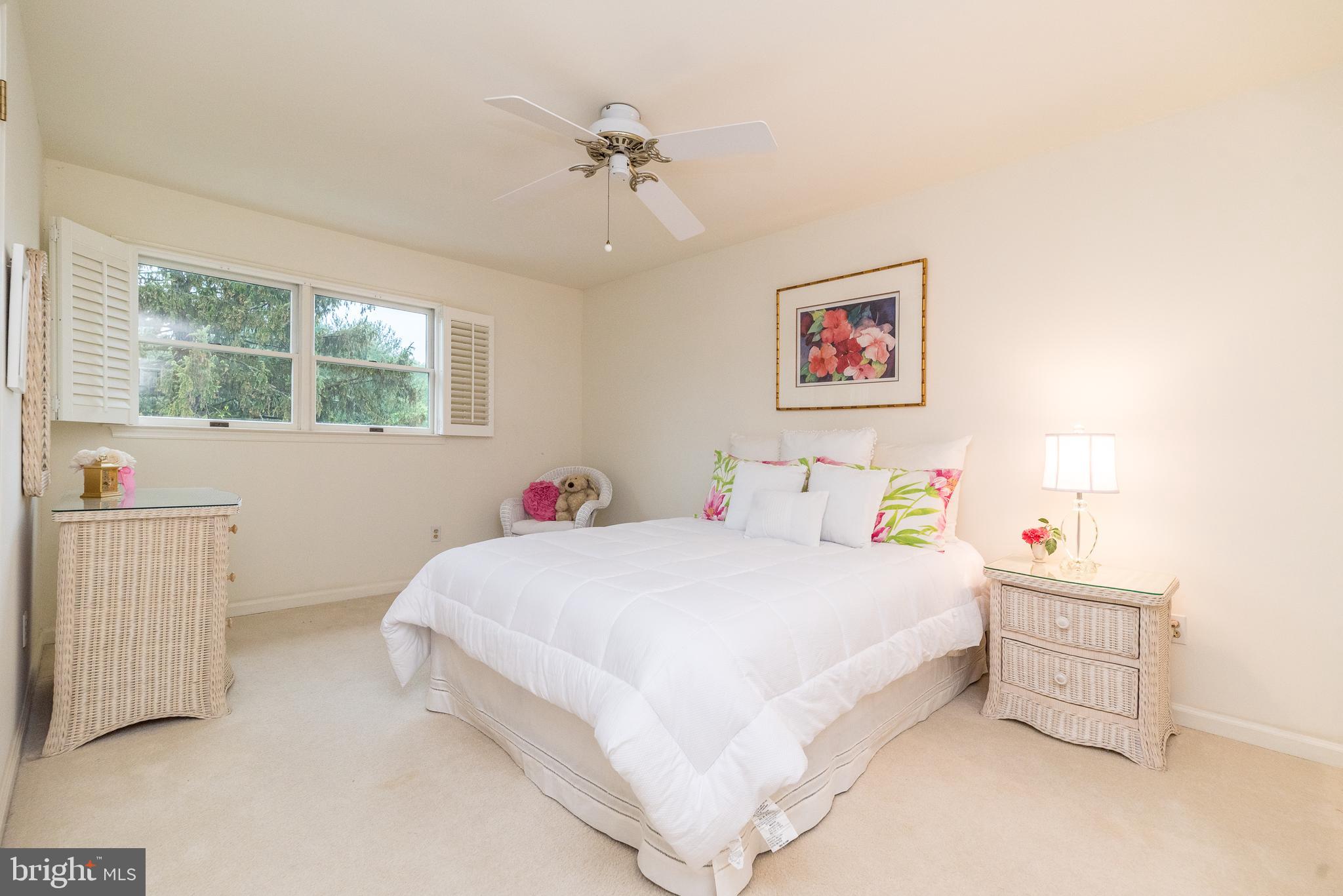 10 Paddock Dr