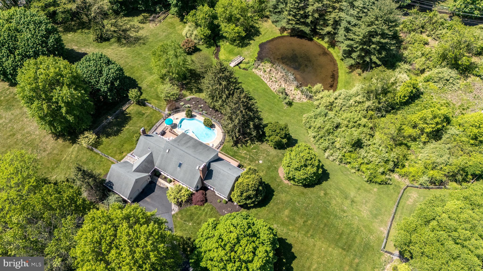 10 Paddock Dr