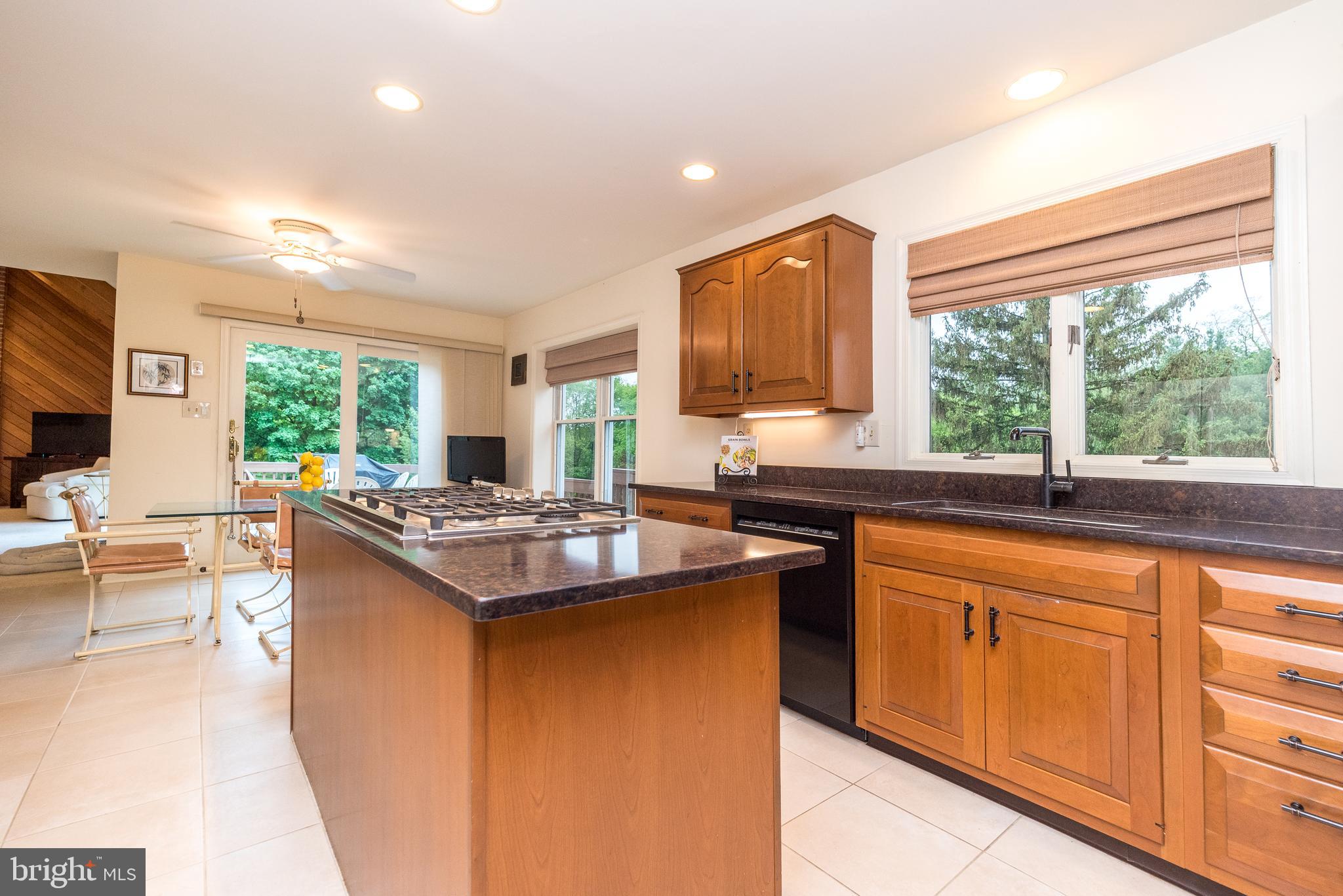 10 Paddock Dr