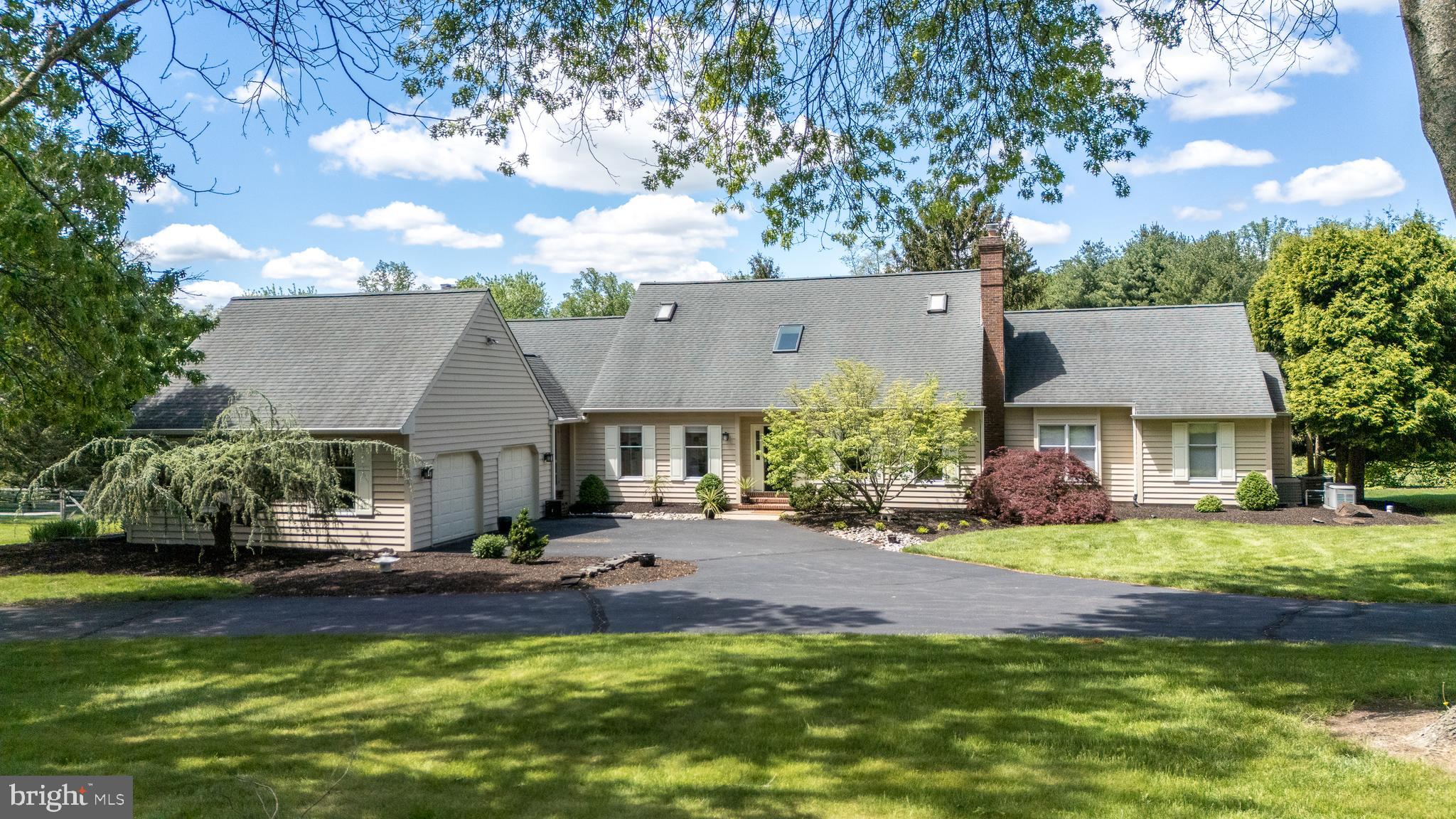 10 Paddock Dr