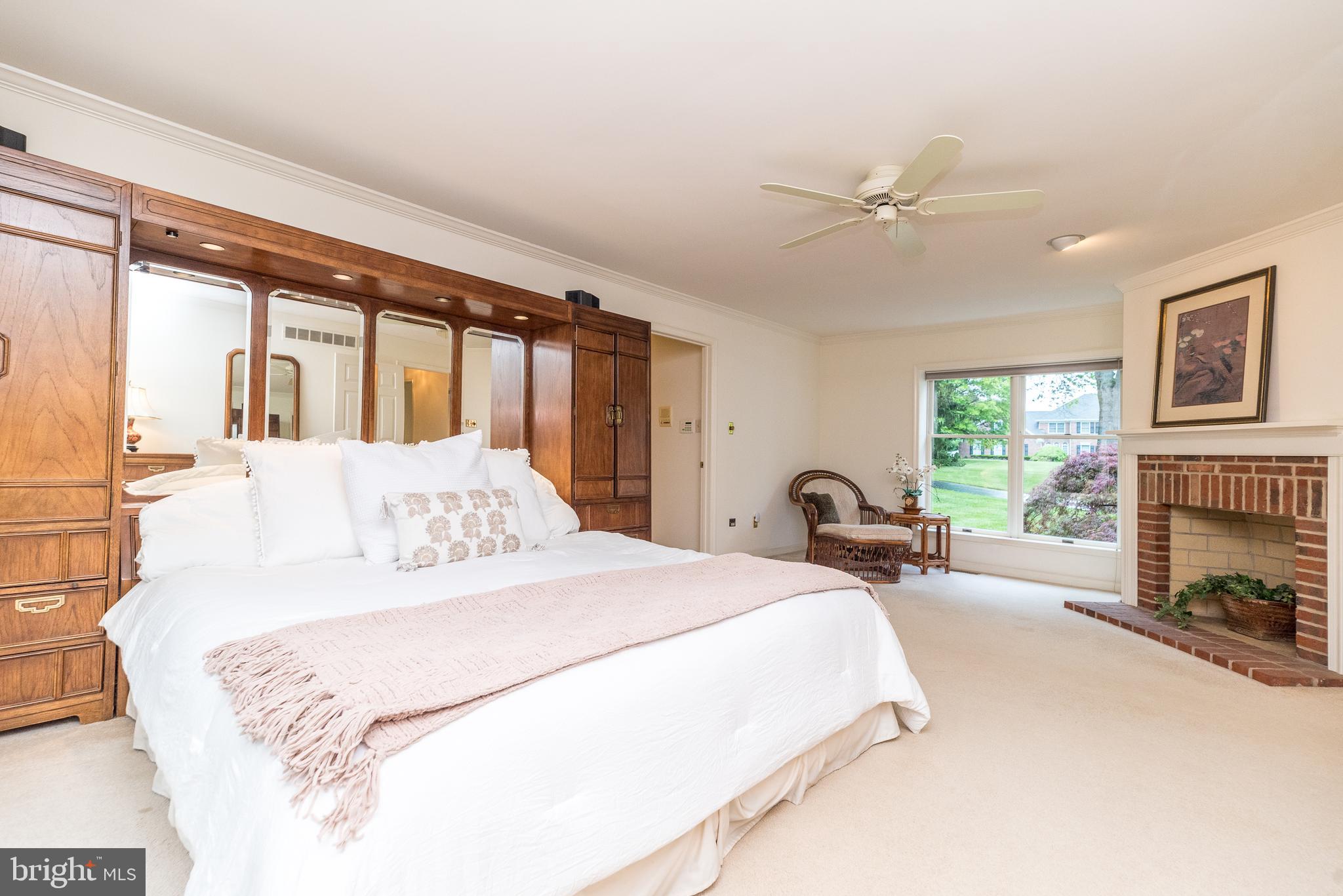 10 Paddock Dr