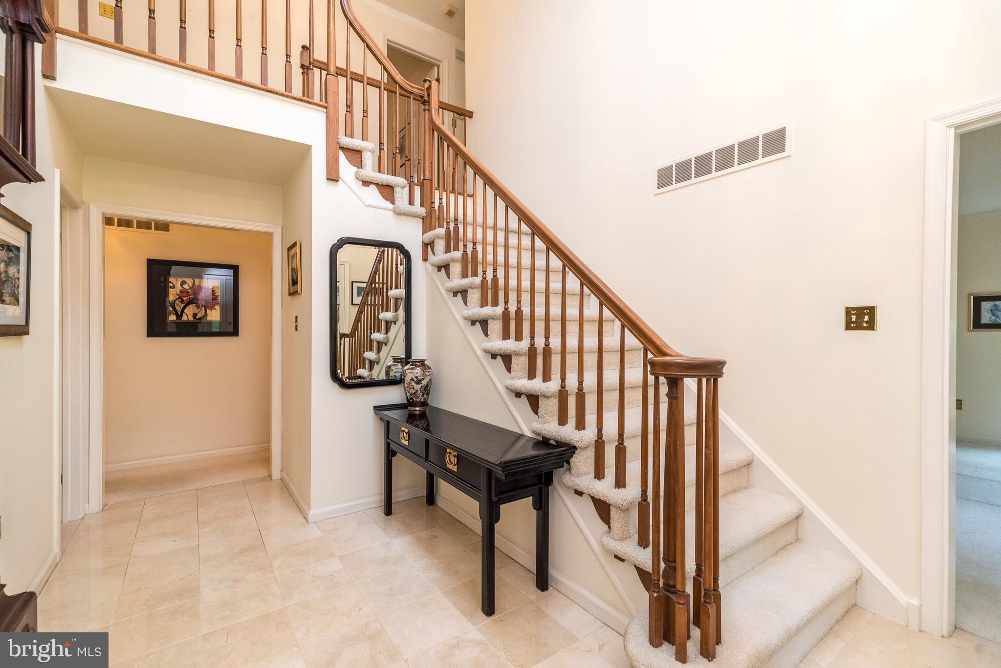 10 Paddock Dr