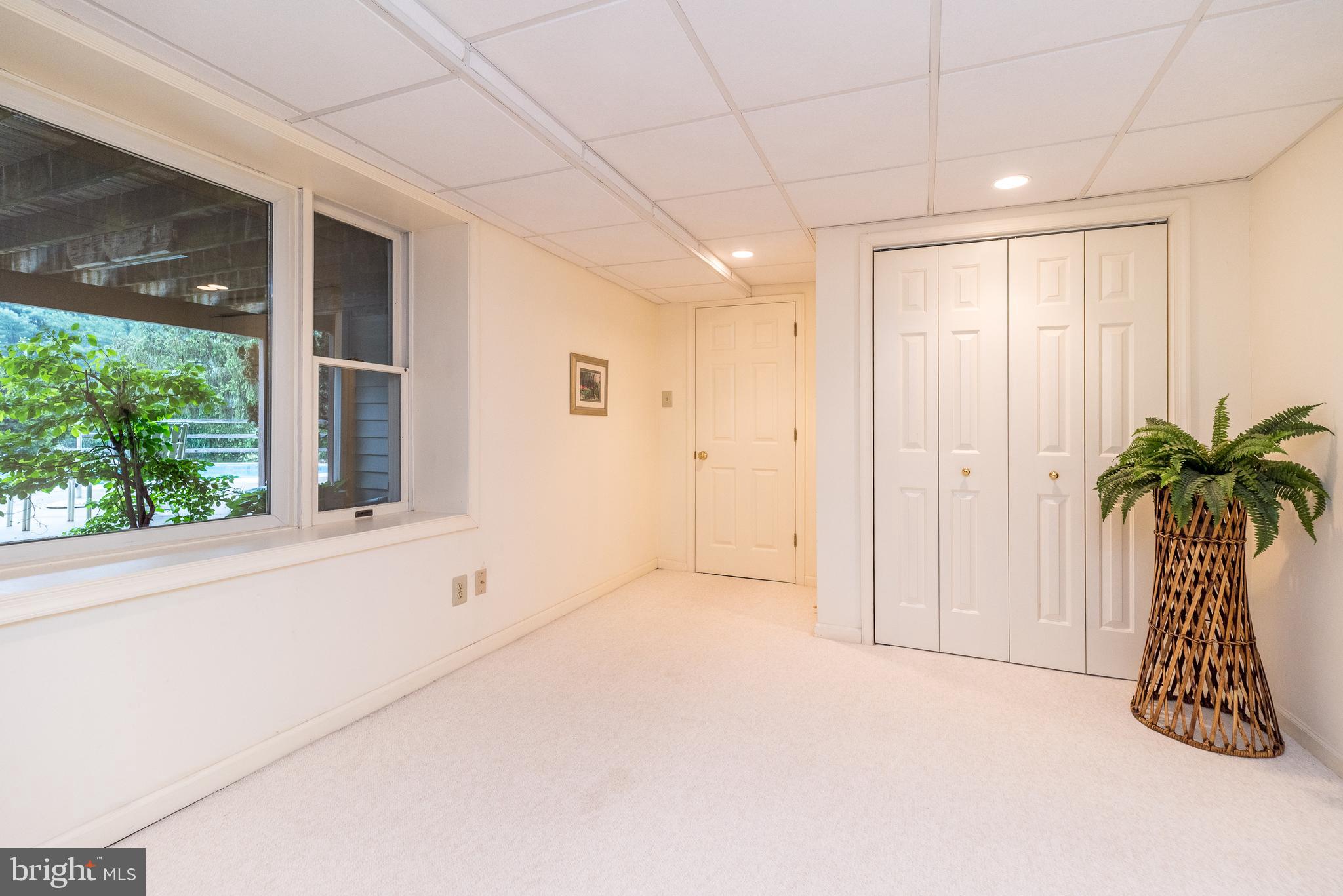 10 Paddock Dr