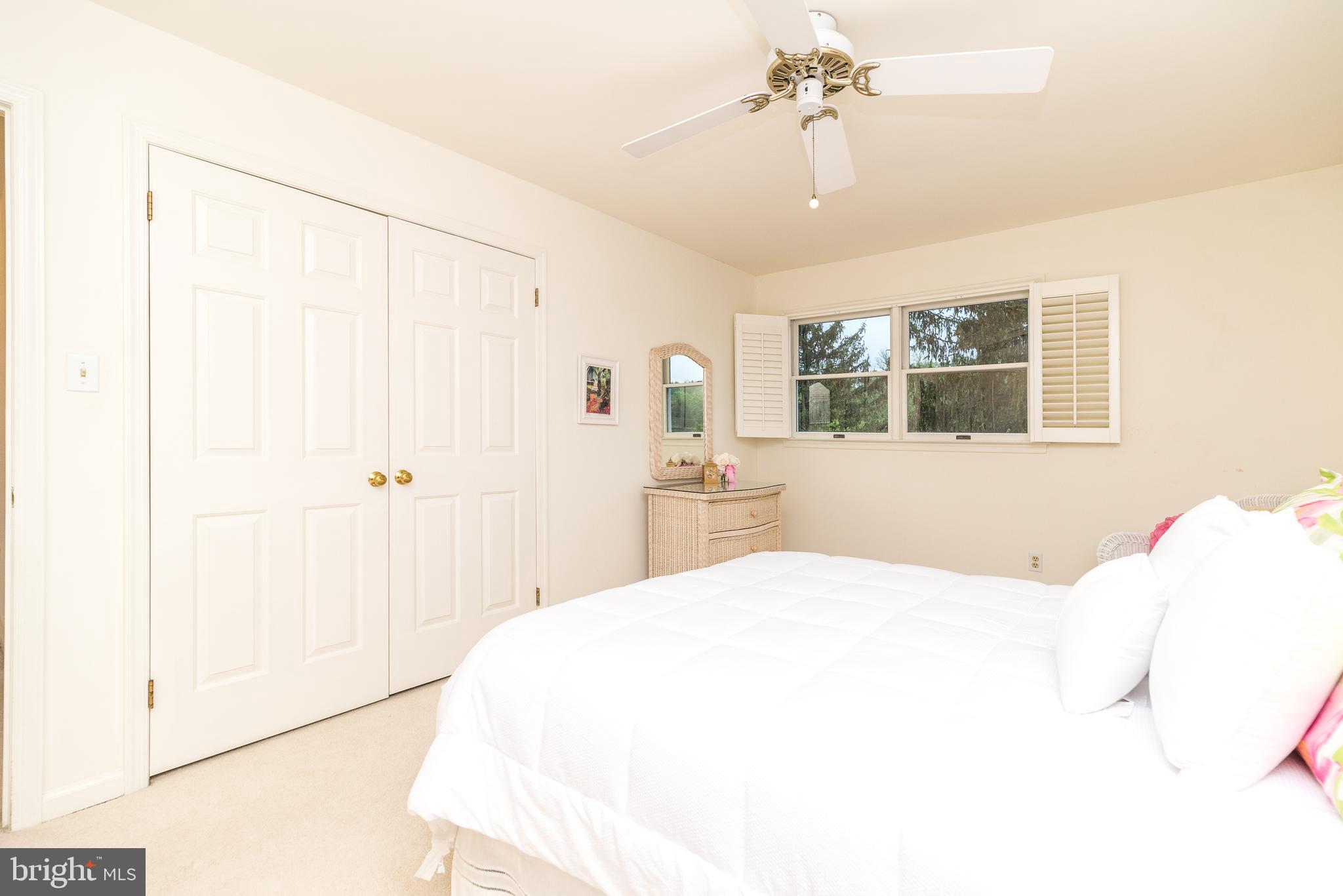 10 Paddock Dr