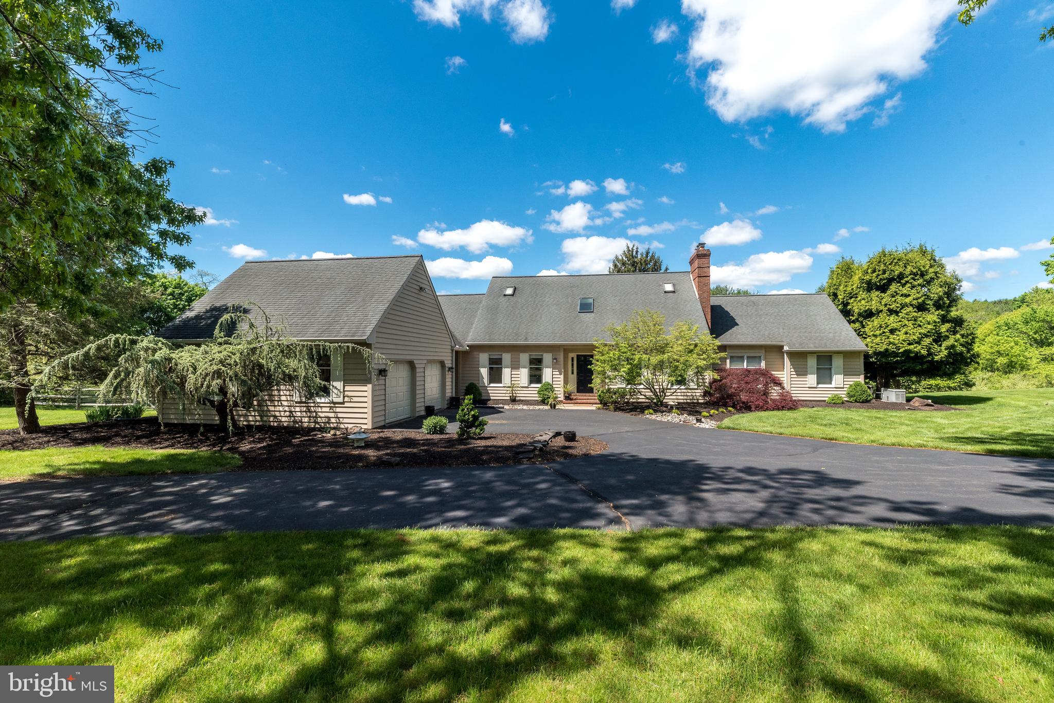 10 Paddock Dr