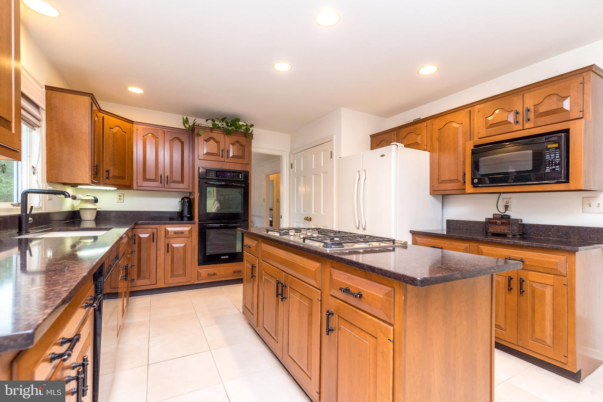 10 Paddock Dr