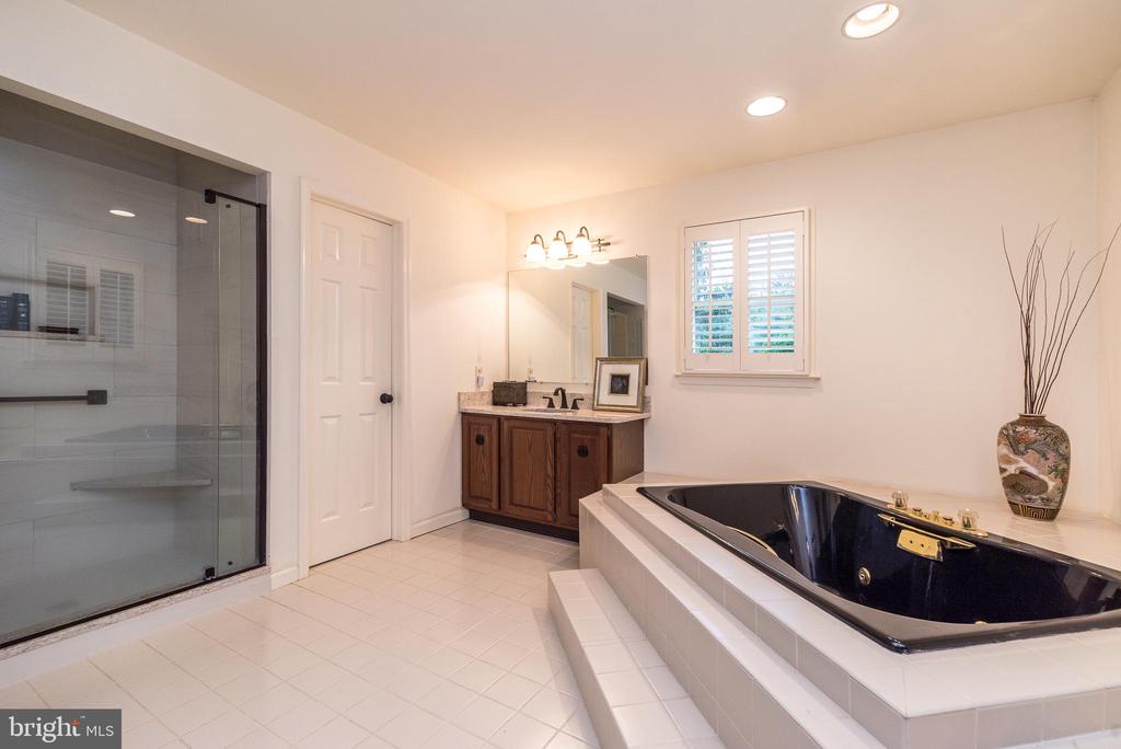 10 Paddock Dr
