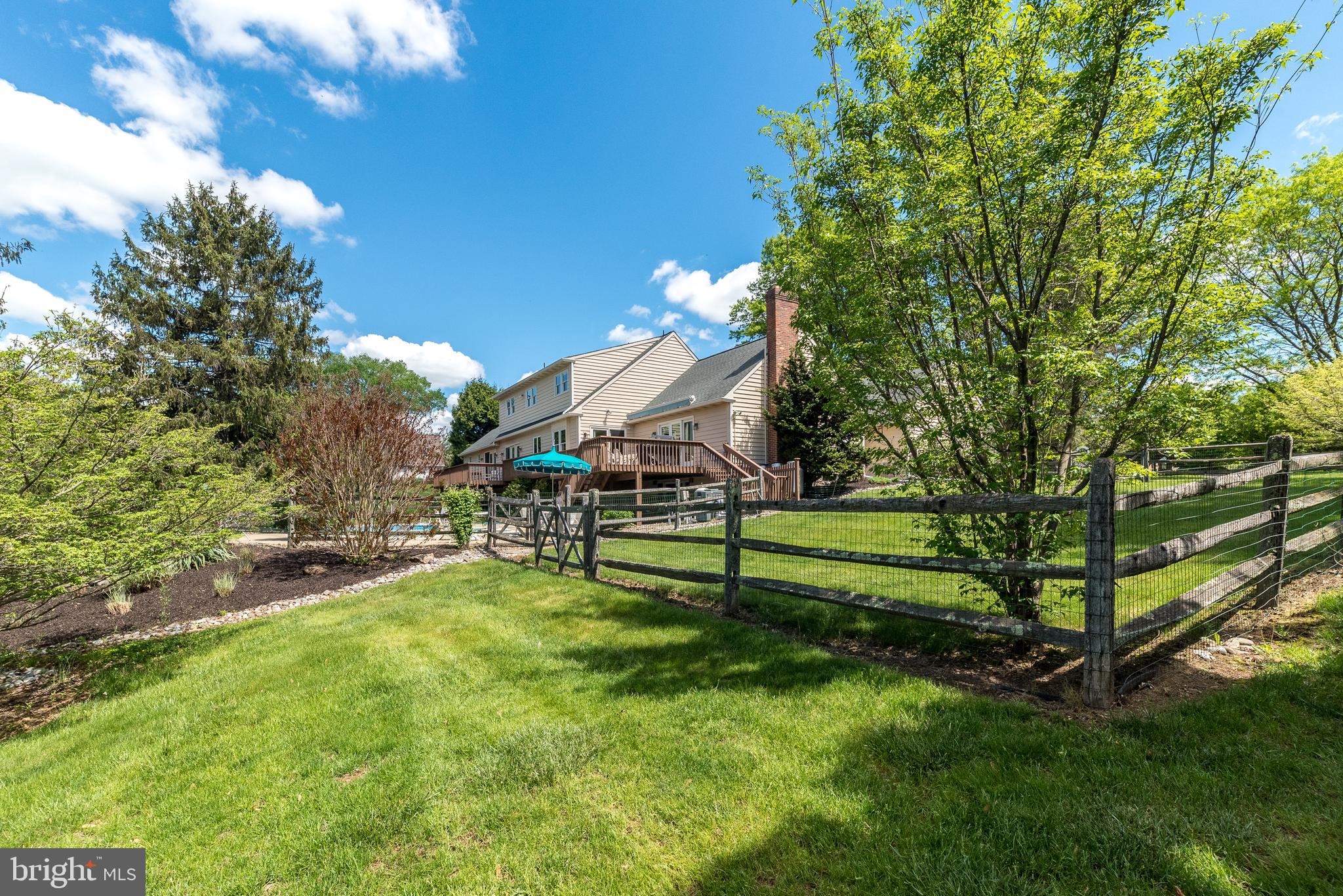 10 Paddock Dr