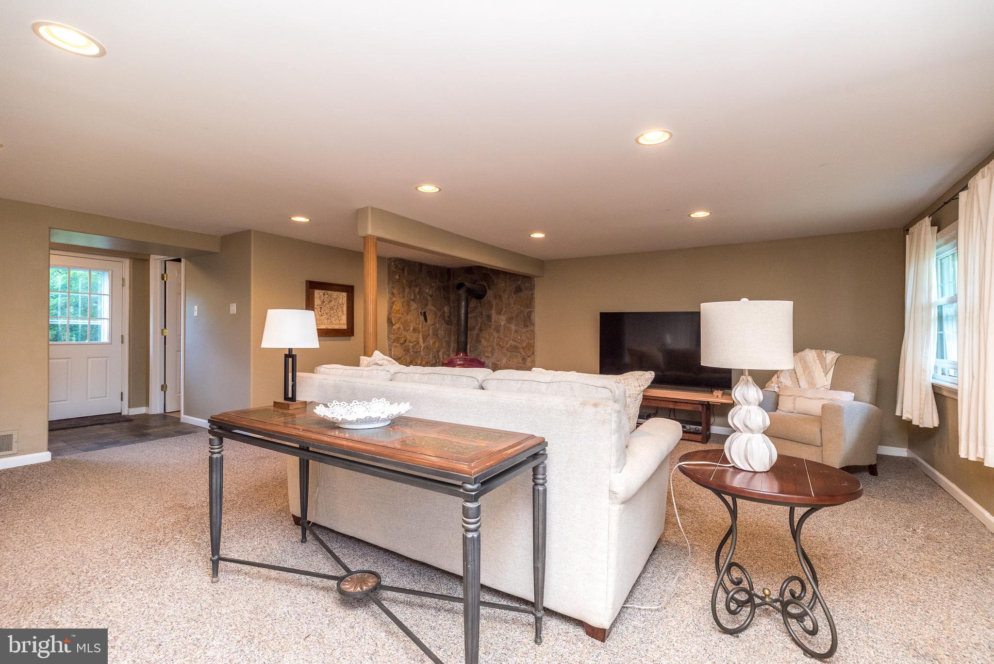 4537 Kavan Ct