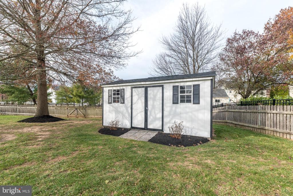 4848 TALL OAK COURT