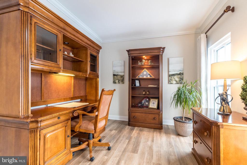 4848 TALL OAK COURT
