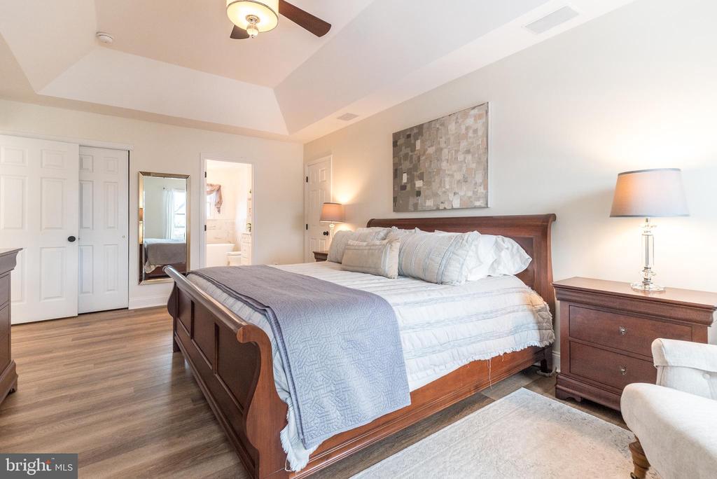 4848 TALL OAK COURT