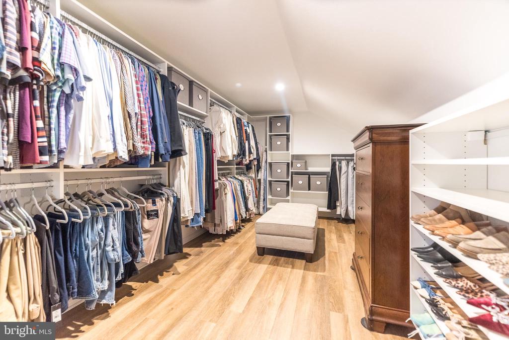 4848 TALL OAK COURT