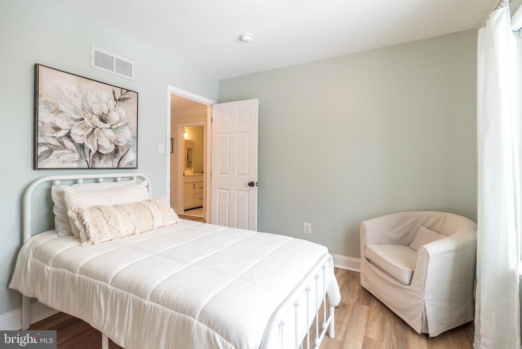4848 TALL OAK COURT