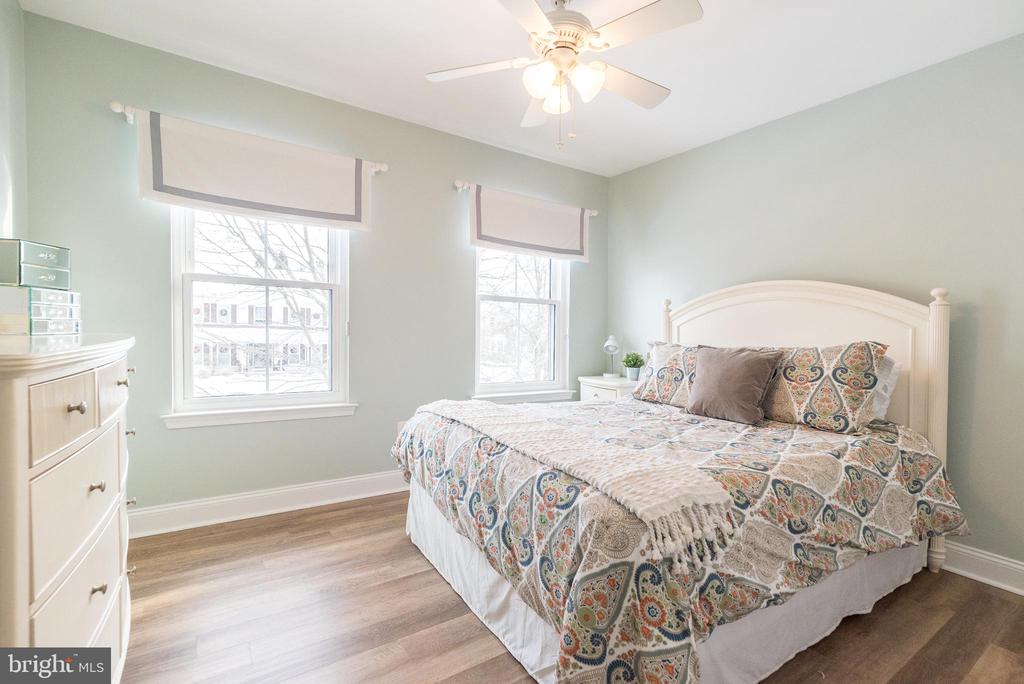 4848 TALL OAK COURT