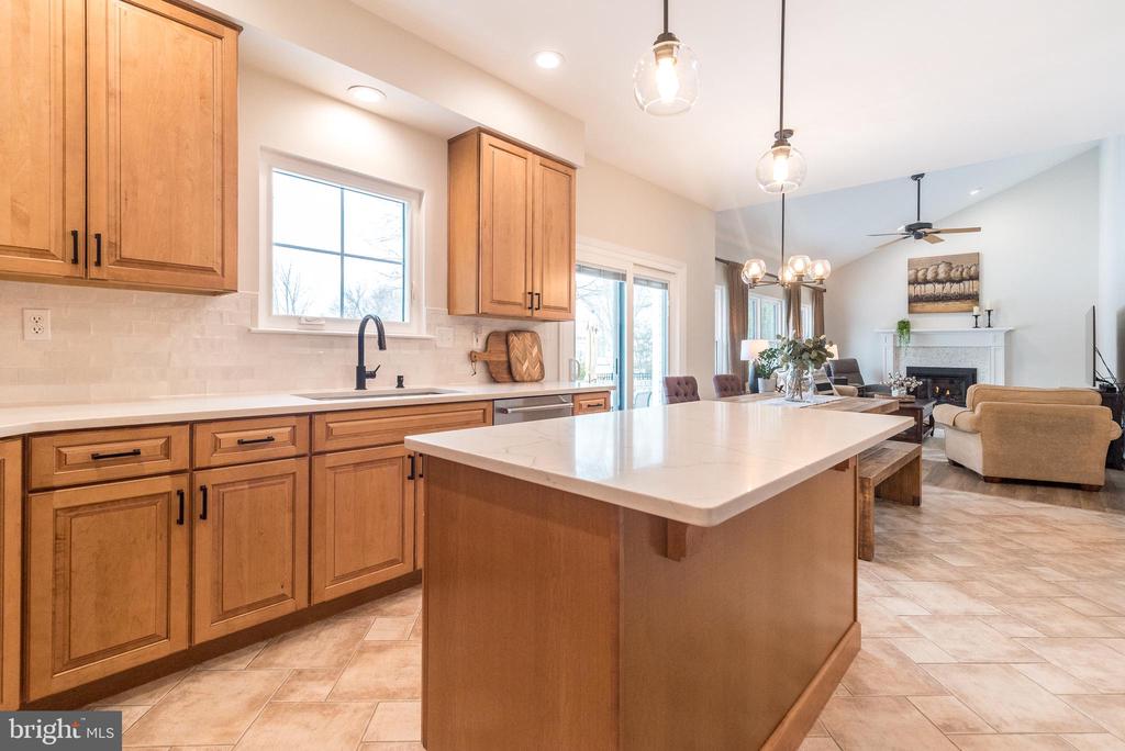 4848 TALL OAK COURT