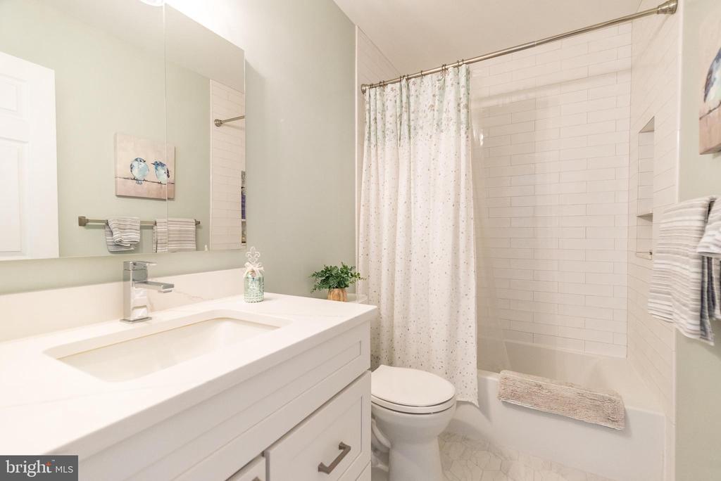 4848 TALL OAK COURT