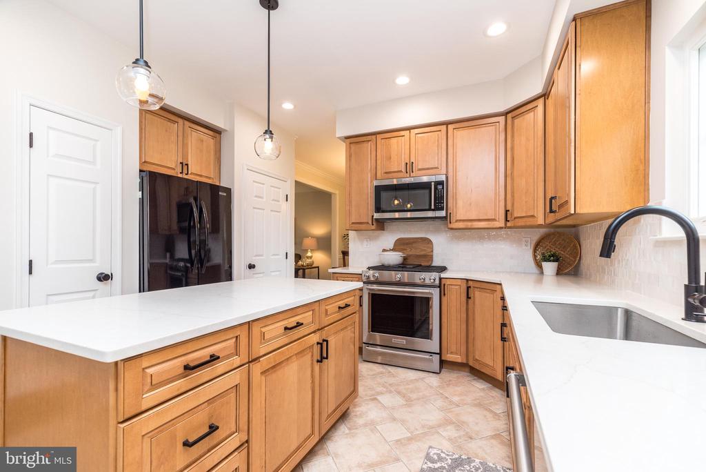 4848 TALL OAK COURT