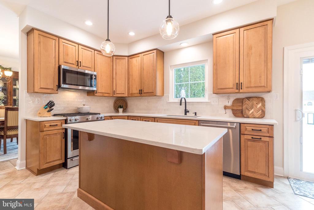 4848 TALL OAK COURT