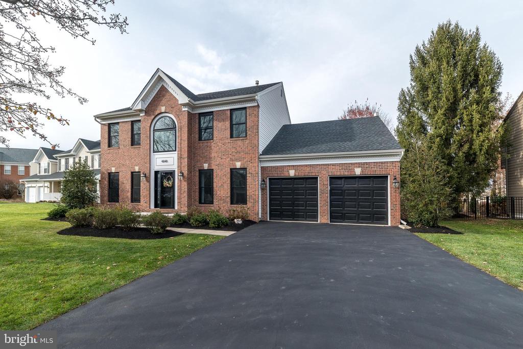 4848 TALL OAK COURT
