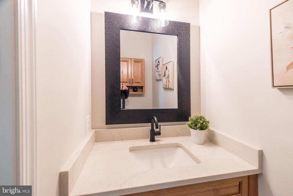 4848 TALL OAK COURT