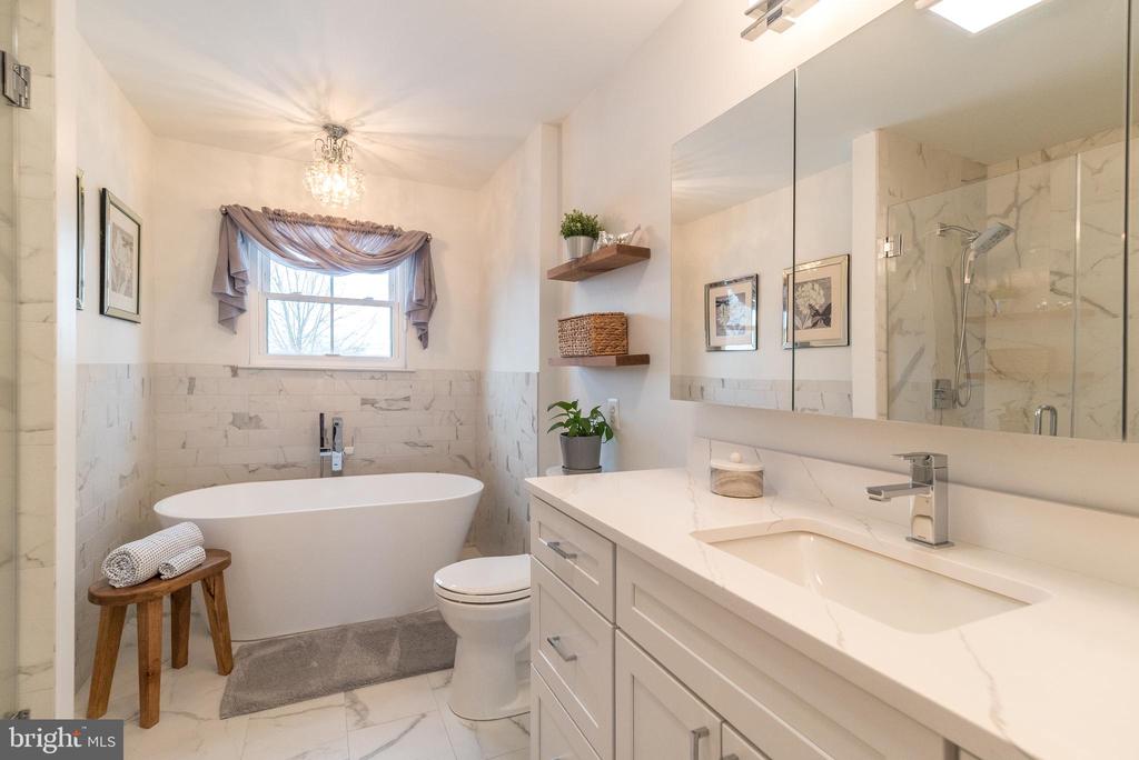 4848 TALL OAK COURT