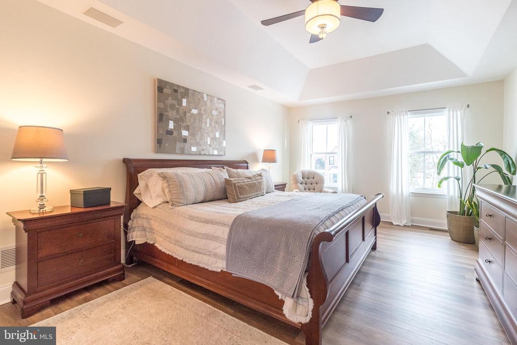 4848 TALL OAK COURT
