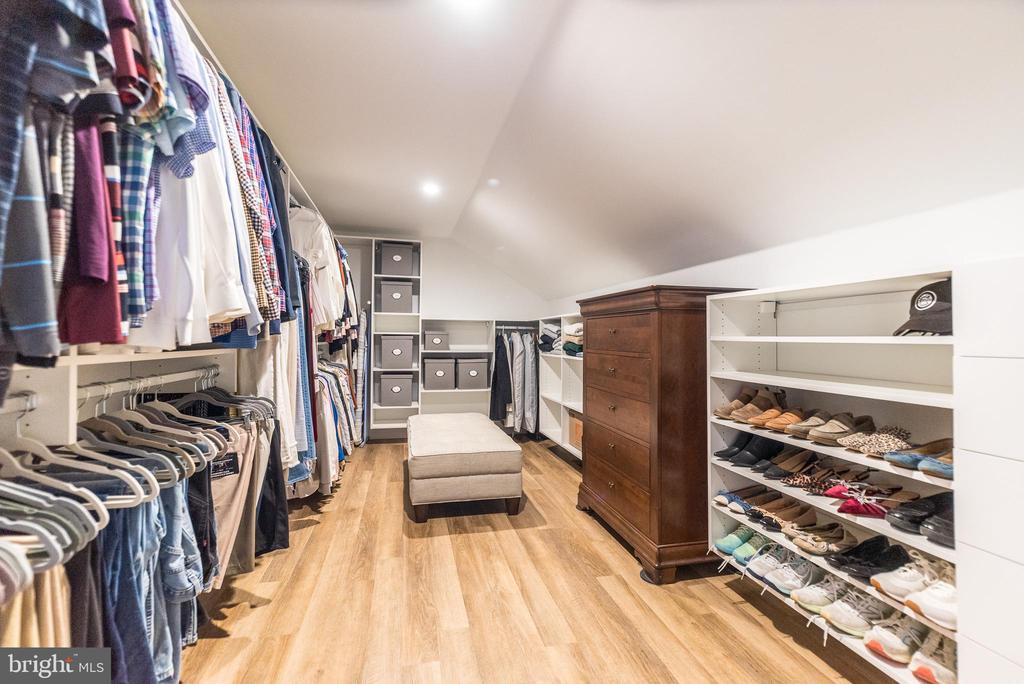 4848 TALL OAK COURT