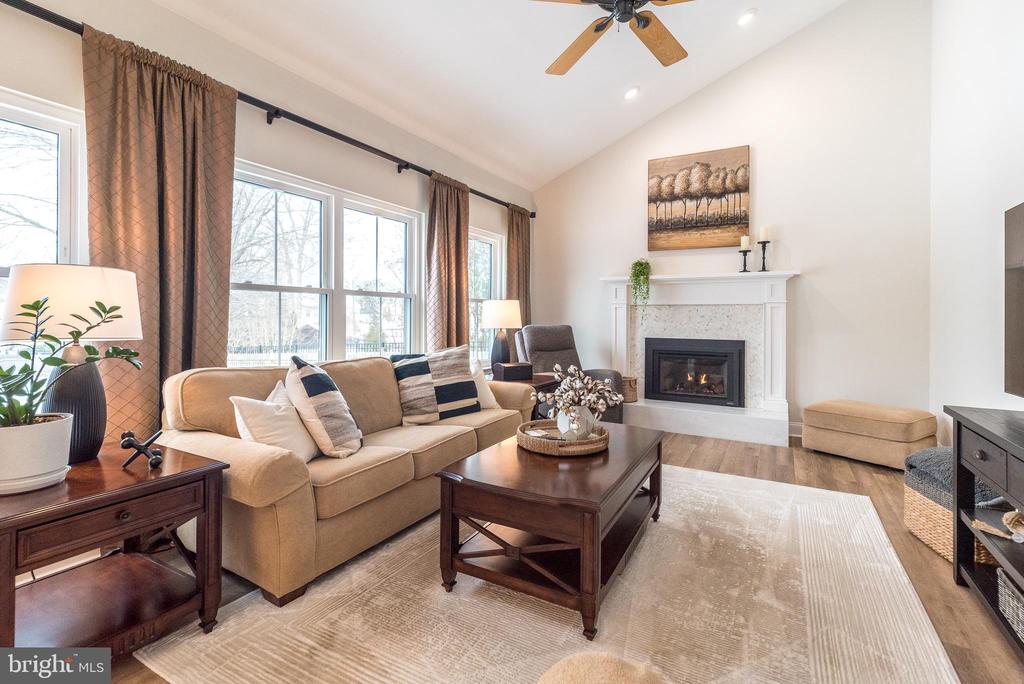 4848 TALL OAK COURT