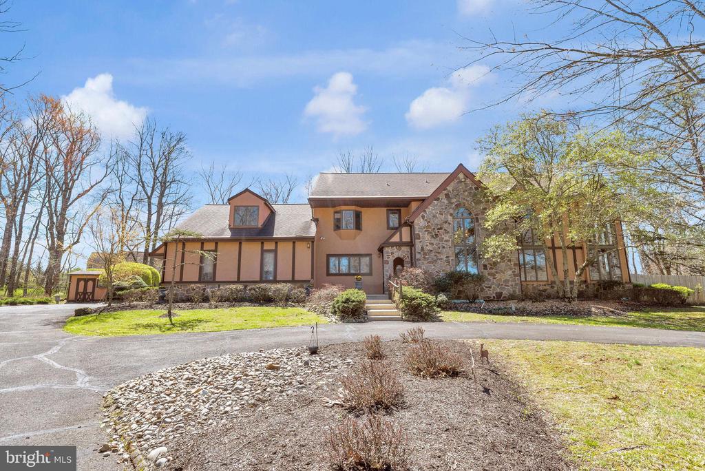 25 CREEKSIDE DRIVE