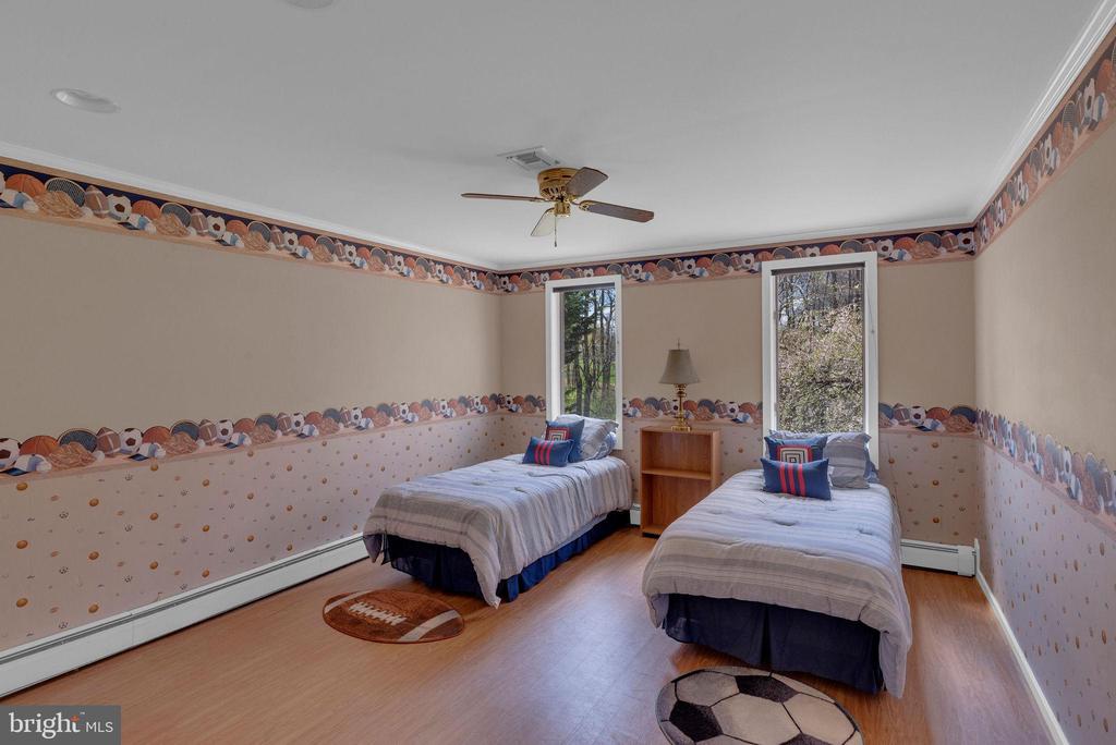 25 CREEKSIDE DRIVE