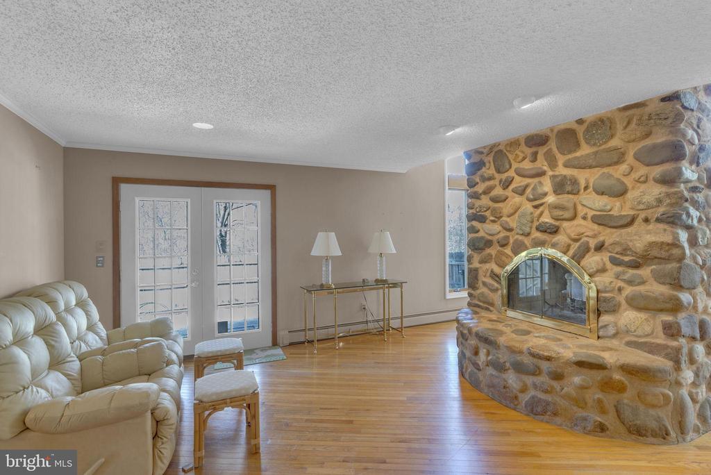 25 CREEKSIDE DRIVE