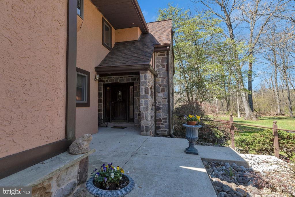 25 CREEKSIDE DRIVE