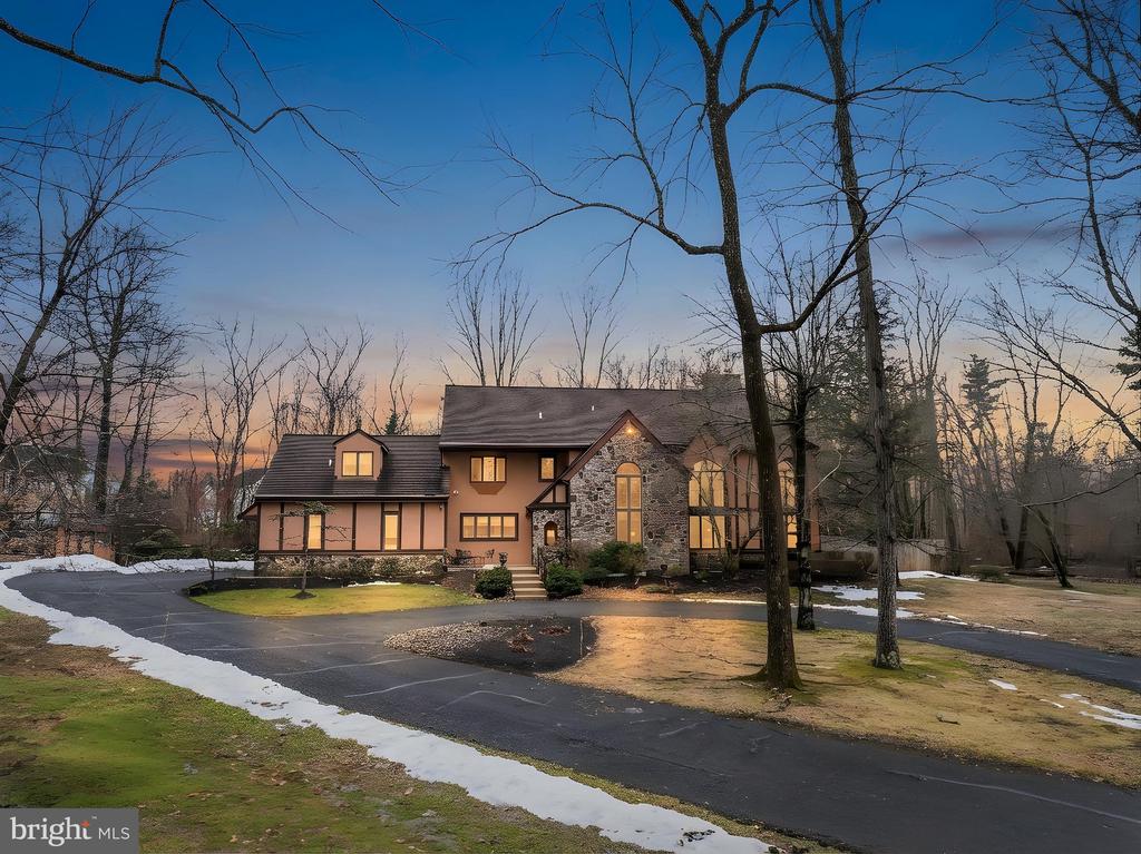 25 CREEKSIDE DRIVE