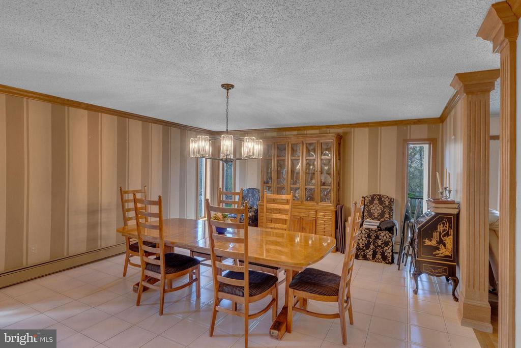 25 CREEKSIDE DRIVE