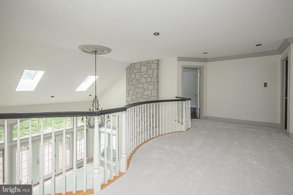 21 BELLINGHAMSHIRE PLACE