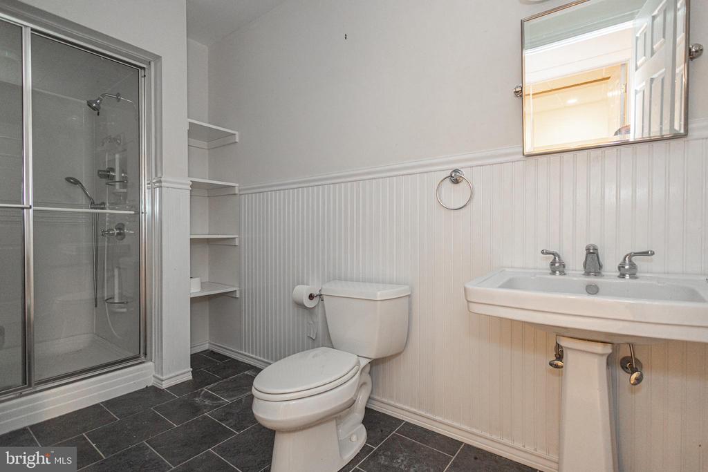 21 BELLINGHAMSHIRE PLACE