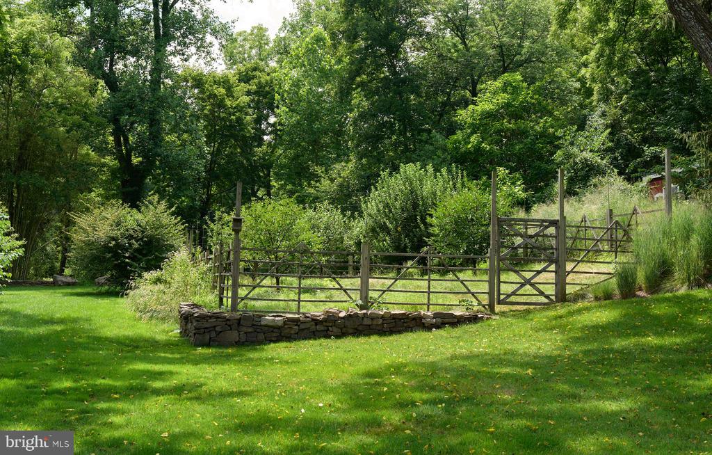 6175 CARVERSVILLE ROAD
