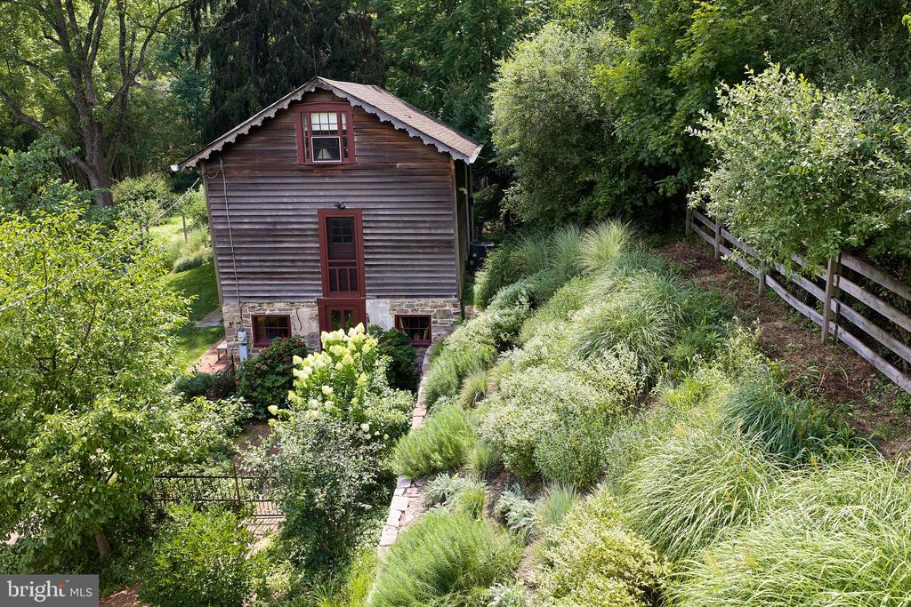 6175 CARVERSVILLE ROAD